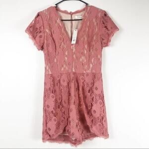 Francesca’s NWT Pink Lace Romper Size Medium